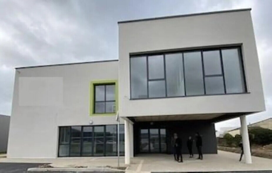 Office in Rennes for lease - Building Photo - Image 1 of 3