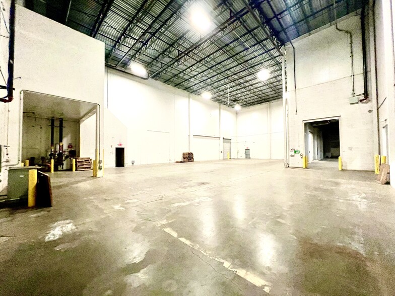 223 W B St, Colton, CA for sale - Interior Photo - Image 3 of 15