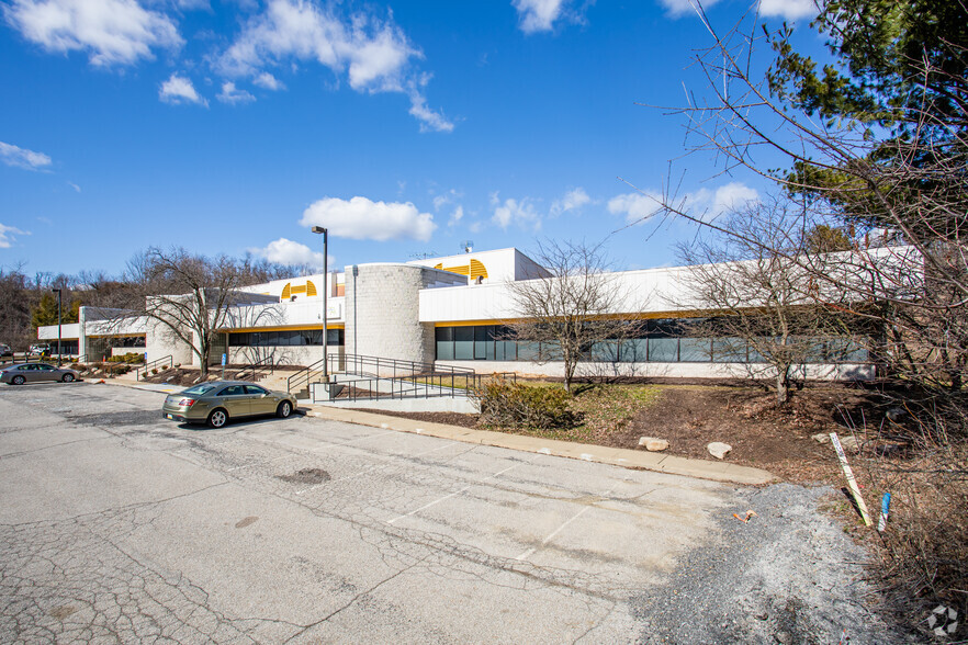 500 Business Center Dr, Pittsburgh, PA for lease - Building Photo - Image 2 of 4