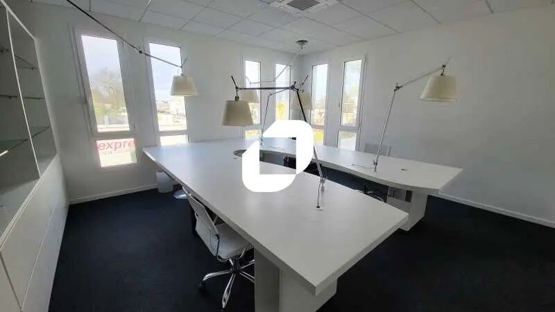 Office in Mérignac for lease - Interior Photo - Image 2 of 8