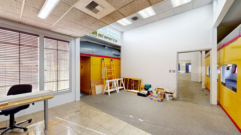 1450-1470 & 1462 W 9th St portfolio of 2 properties for sale on LoopNet.com - Matterport 3D Scan - Image 3 of 23