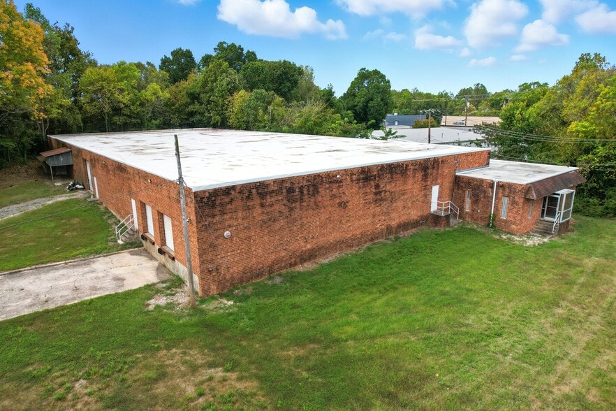 2429 Ashford Cir, High Point, NC for lease - Building Photo - Image 2 of 6