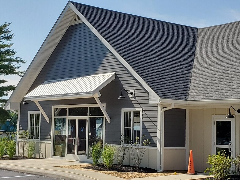 2555 South Rd, Poughkeepsie, NY for lease - Building Photo - Image 2 of 6