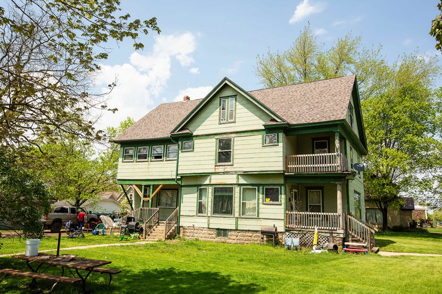 607 1st Center Ave, Brodhead, WI 53520