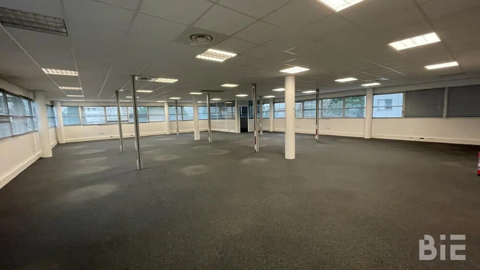 Office in Bordeaux for lease - Building Photo - Image 3 of 17