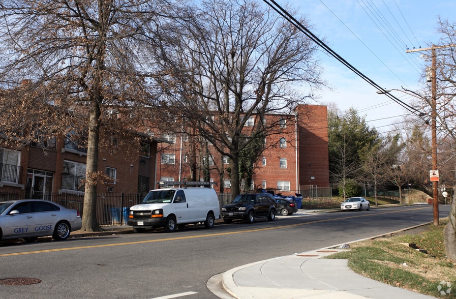 39 Mississippi Ave SE, Washington, DC for sale - Building Photo - Image 2 of 2