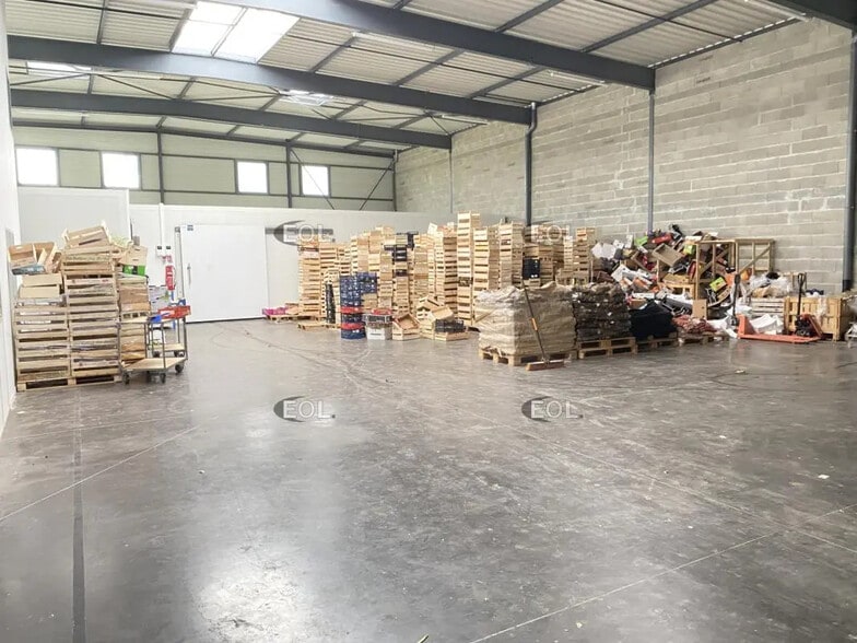 Industrial in Saint-Priest for lease - Building Photo - Image 2 of 13