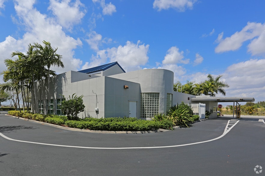 13650 SW 131st St, Miami, FL for lease - Building Photo - Image 3 of 4