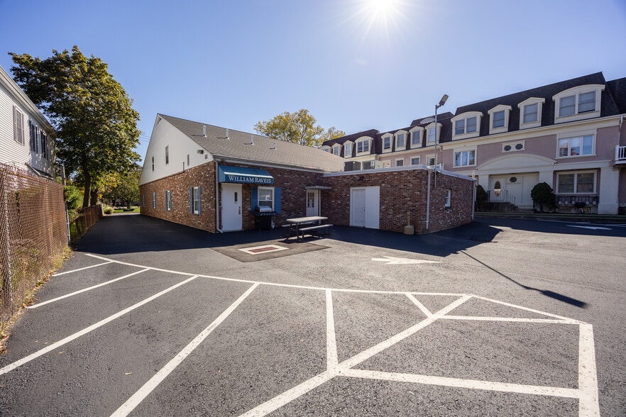 179 N Broad St, Milford, CT for lease - Building Photo - Image 3 of 7