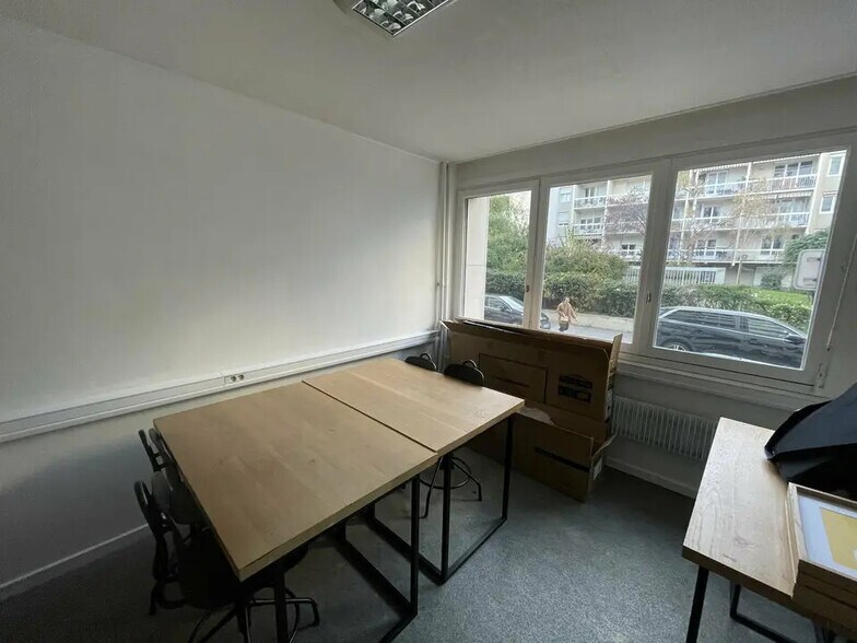 Office in Lyon for lease - Interior Photo - Image 3 of 9