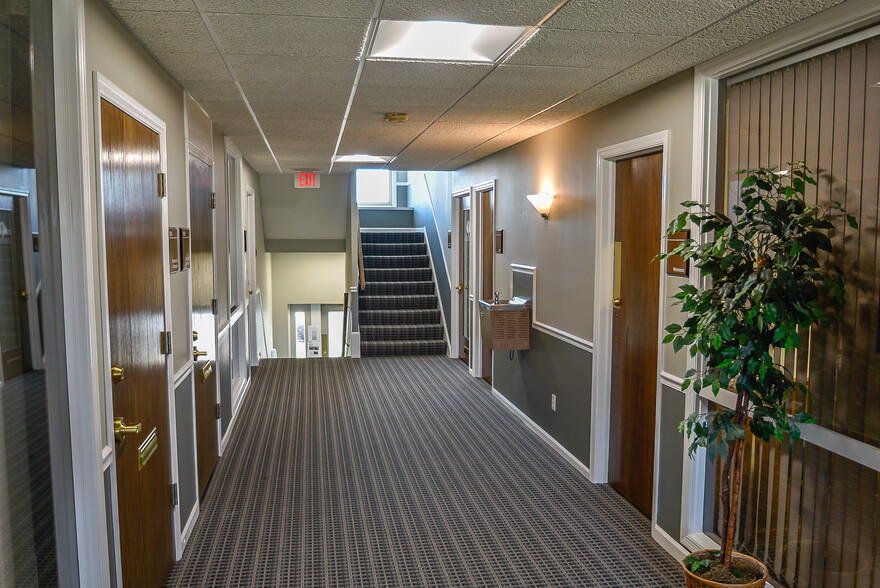 11520 N Port Washington Rd, Mequon, WI for lease - Interior Photo - Image 3 of 5