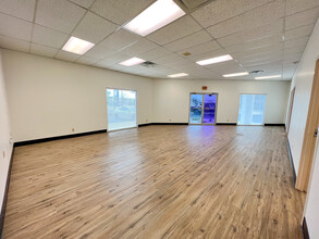 6737 Poss Rd, San Antonio, TX for lease Building Photo- Image 2 of 7