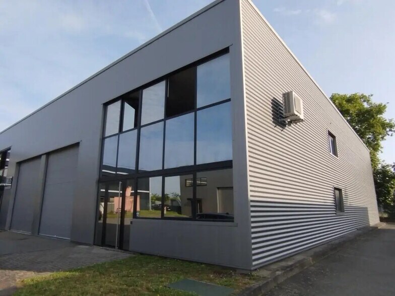 Office in Toulouse for lease - Building Photo - Image 1 of 11