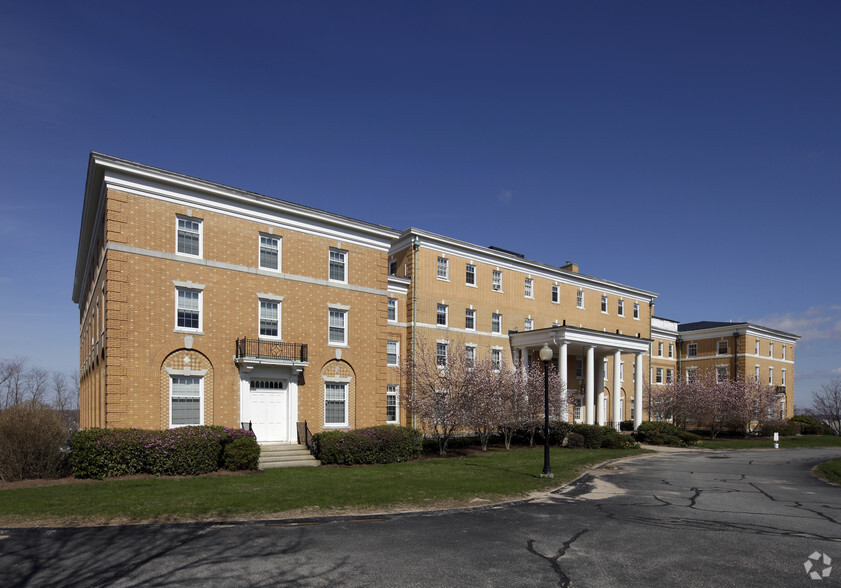 1800-1820 Highland Ave, Fall River, MA for sale - Primary Photo - Image 1 of 1