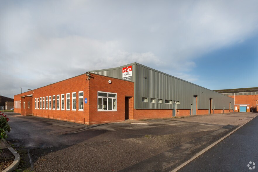 3rd Av, Kingswinford, DY6 7XB