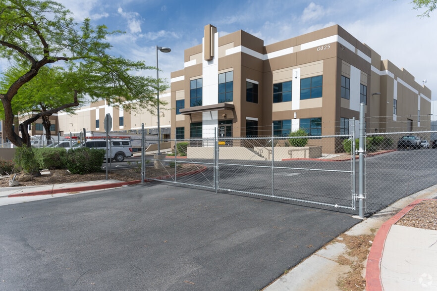 6025 Procyon St, Las Vegas, NV for lease - Building Photo - Image 2 of 6