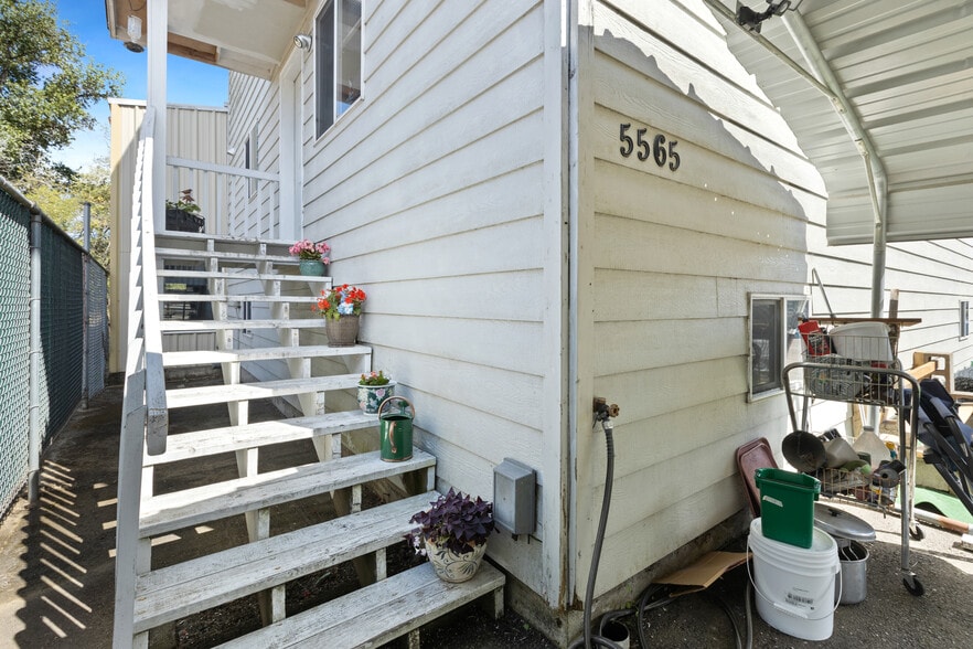 5565 NE Stephens St, Winchester, OR for sale - Building Photo - Image 3 of 48