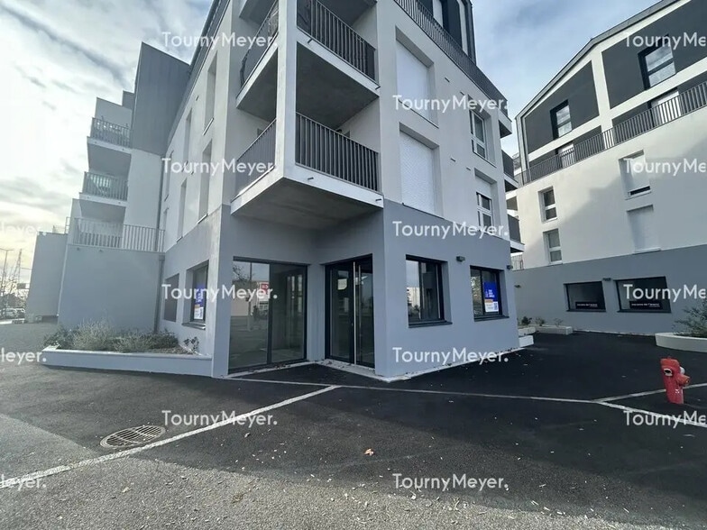 Office in Rezé for lease - Building Photo - Image 2 of 4