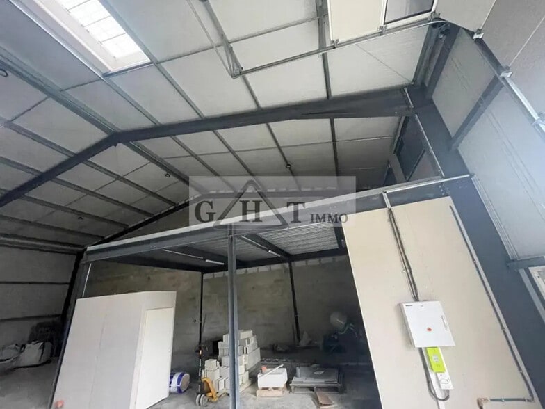 Industrial in Pringy for lease - Interior Photo - Image 2 of 4