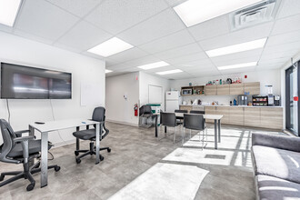 450-460 Rue Saint-Charles O, Longueuil, QC for lease Interior Photo- Image 2 of 6