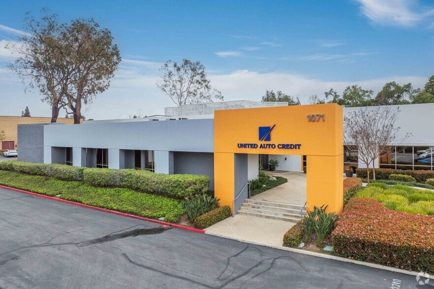 1071 Camelback St, Newport Beach, CA for lease - Building Photo - Image 2 of 5