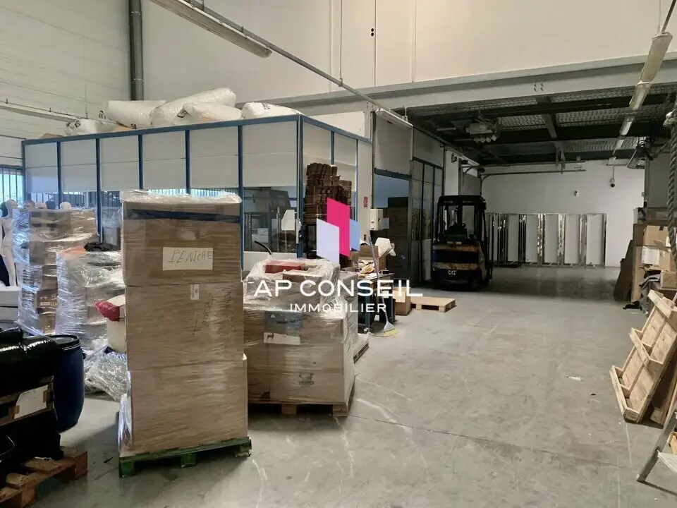 Flex in Les Alluets-le-Roi for lease Interior Photo- Image 1 of 2