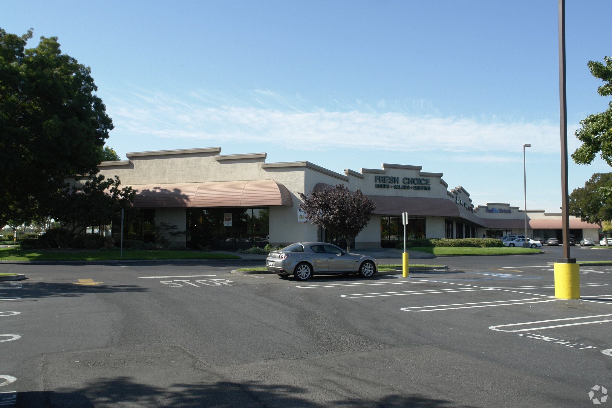 2200-2225 Plaza Pky, Modesto, CA for lease Primary Photo- Image 1 of 10