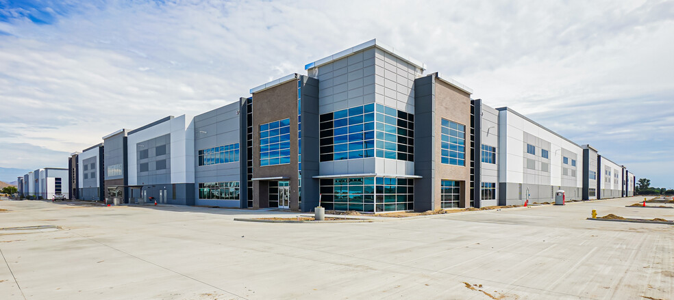 473 E Rider St, Perris, CA for lease - Building Photo - Image 3 of 9