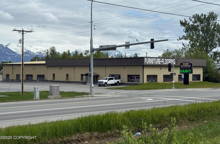 651 N Shoreline Dr, Wasilla, AK for sale - Building Photo - Image 1 of 15
