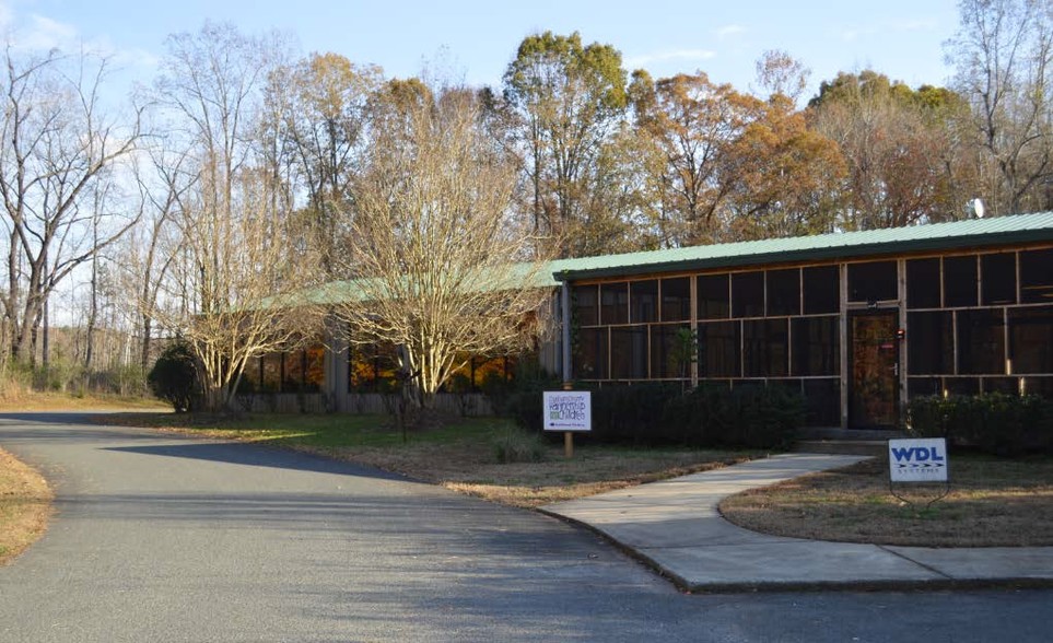 220 Chatham Business Dr, Pittsboro, NC for lease - Primary Photo - Image 1 of 10