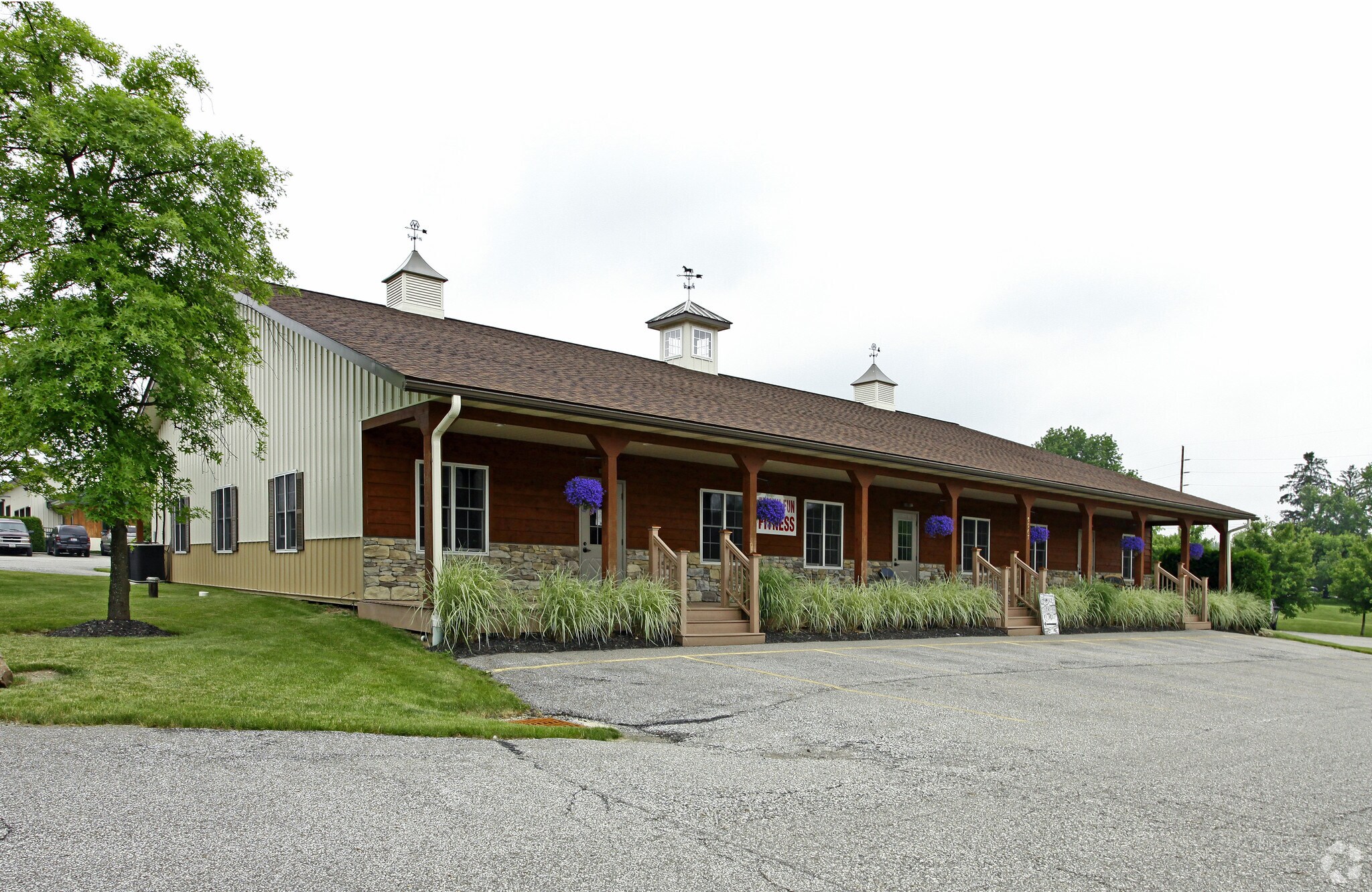 Flex in Chagrin Falls, OH for sale Primary Photo- Image 1 of 1