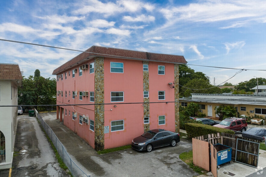 458 SW 9th St, Miami, FL for sale - Building Photo - Image 3 of 50