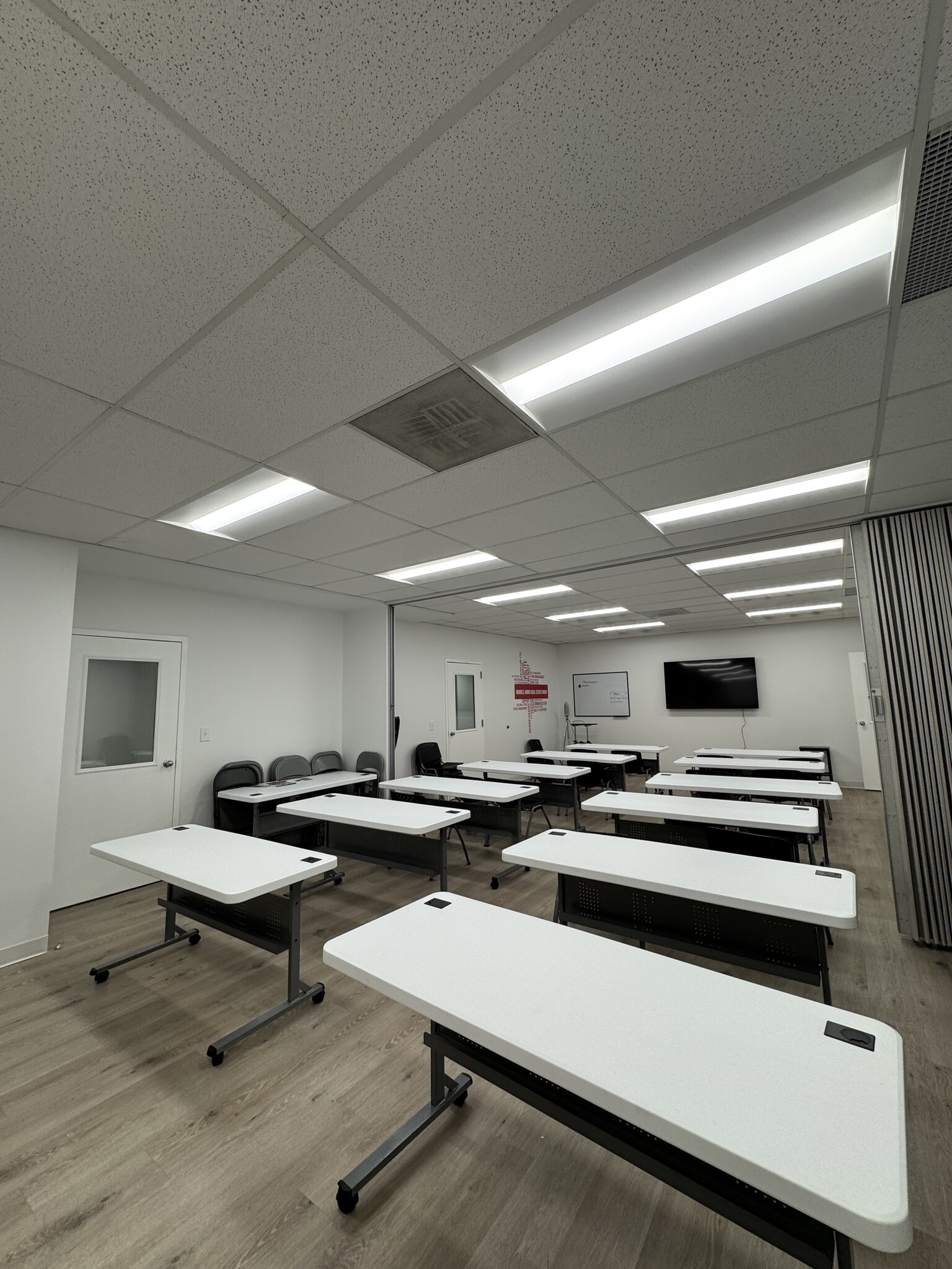 3901-3911 Main St, Kansas City, MO for lease Building Photo- Image 1 of 6