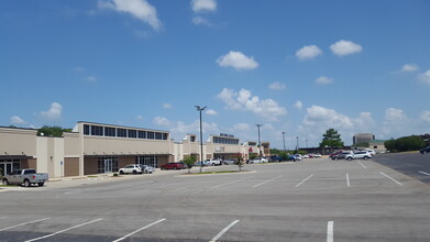 1421 S Beckham Ave, Tyler, TX for lease Building Photo- Image 2 of 5