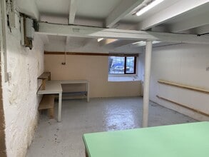 Church Hl, Penryn for lease Interior Photo- Image 1 of 3