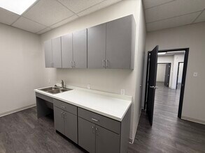 1925-1939 N Great Southwest Pky, Grand Prairie, TX for lease Interior Photo- Image 2 of 2