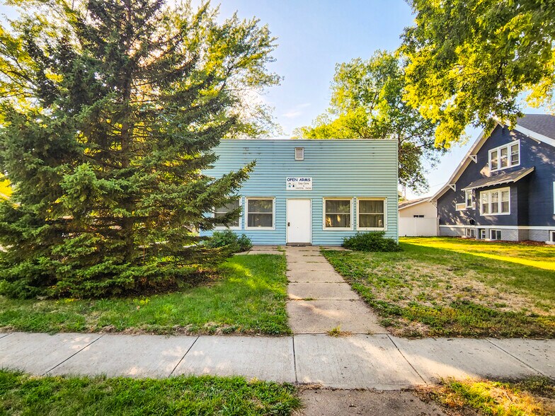922 S 4th St, Norfolk, NE 68701