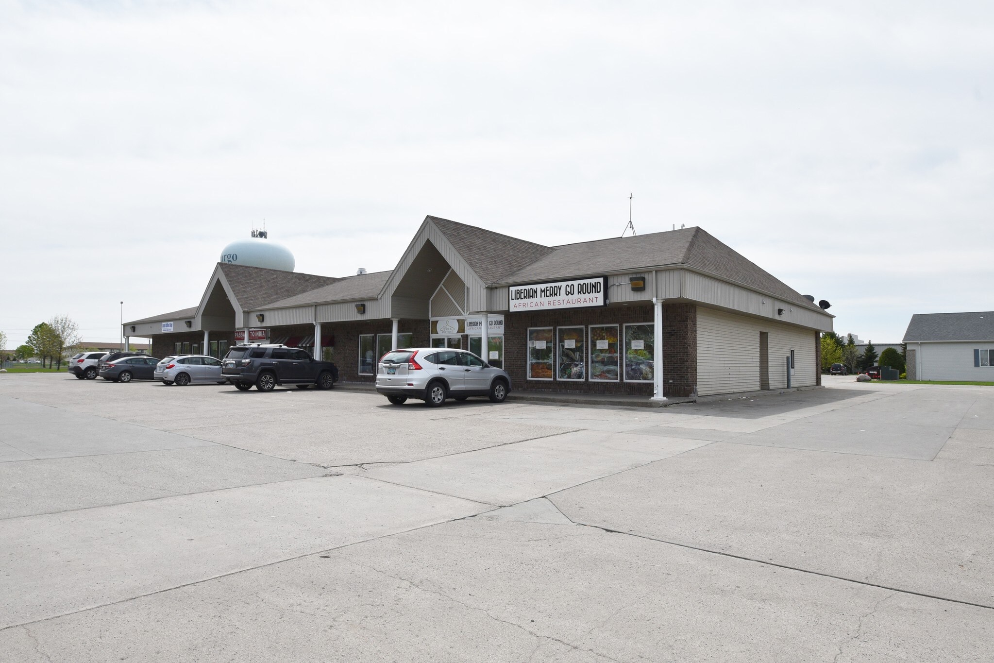 745 45th St SW, Fargo, ND for sale Primary Photo- Image 1 of 1
