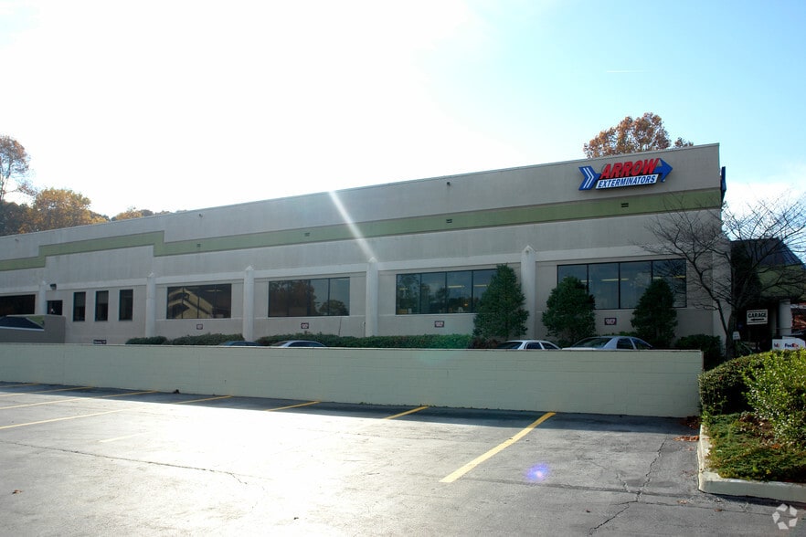 3833 Roswell Rd NE, Atlanta, GA for lease - Building Photo - Image 3 of 25