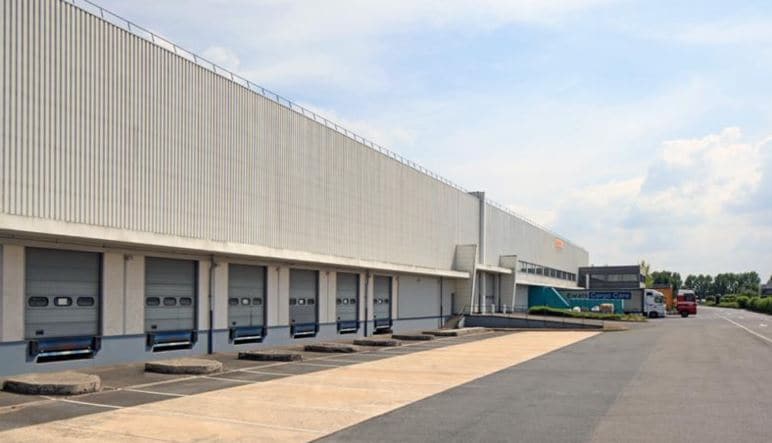 Industrial in Compans for lease - Building Photo - Image 2 of 9
