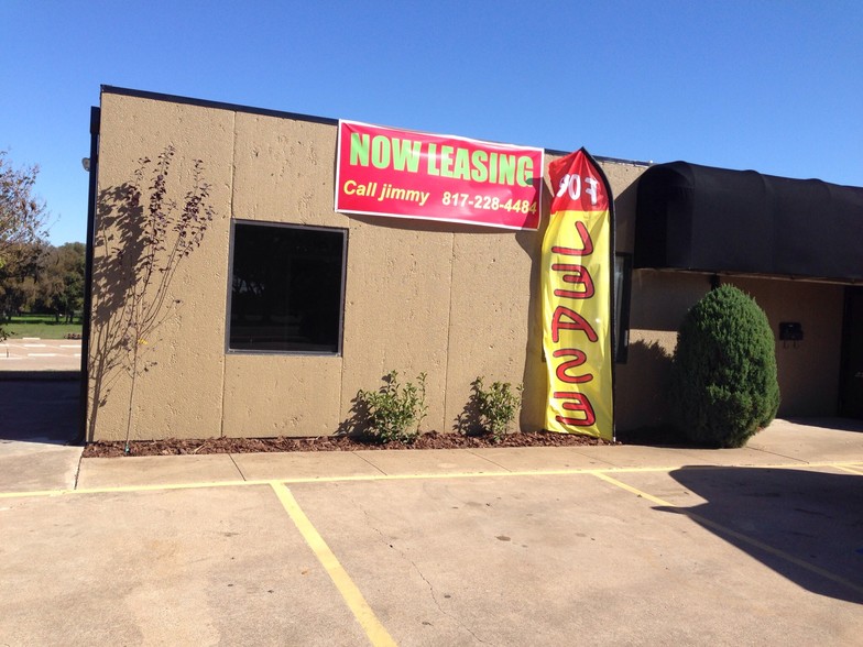 100 N Walnut Creek Dr, Mansfield, TX for lease - Building Photo - Image 2 of 14