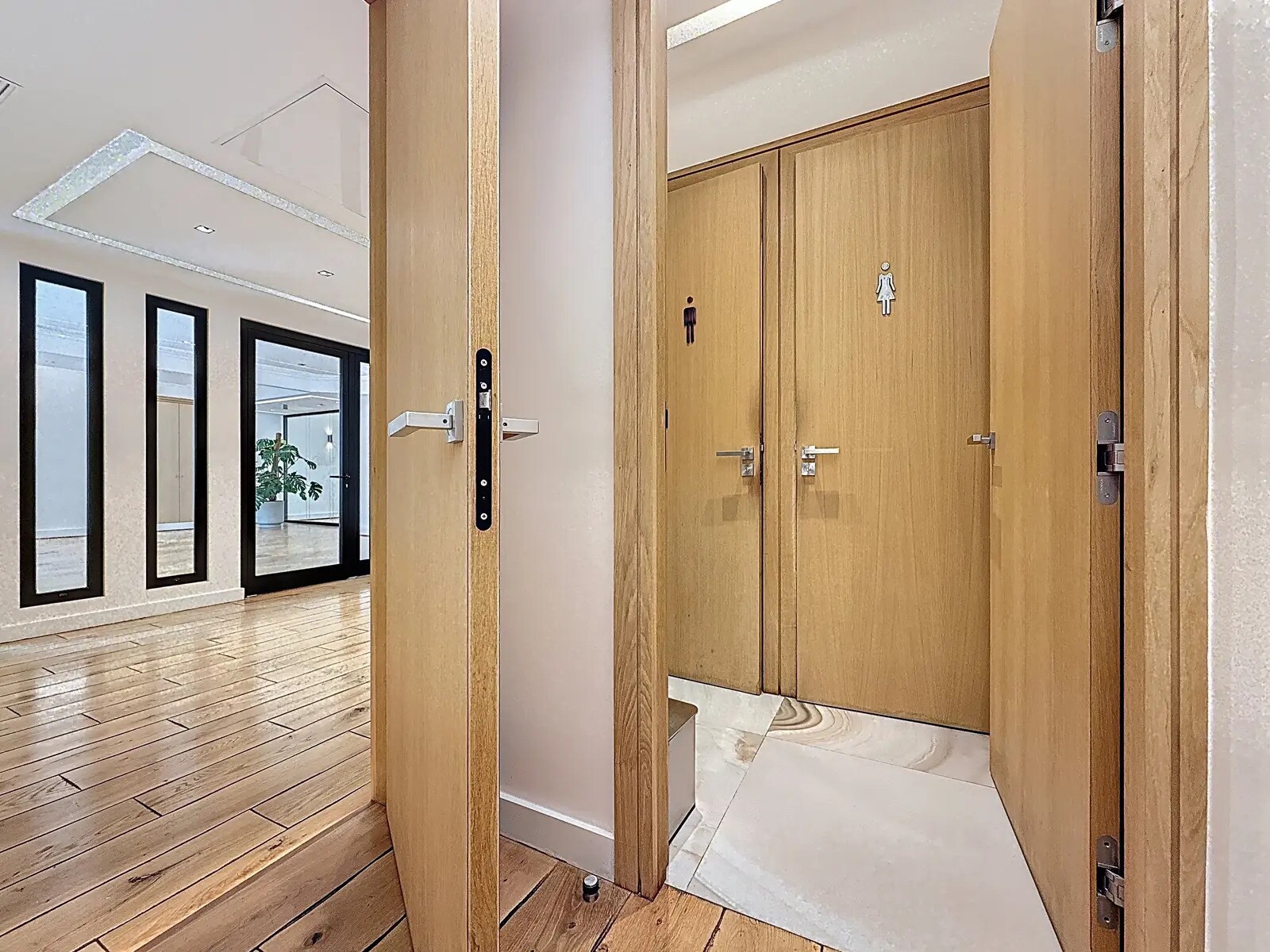 Office in Paris for lease Interior Photo- Image 1 of 22