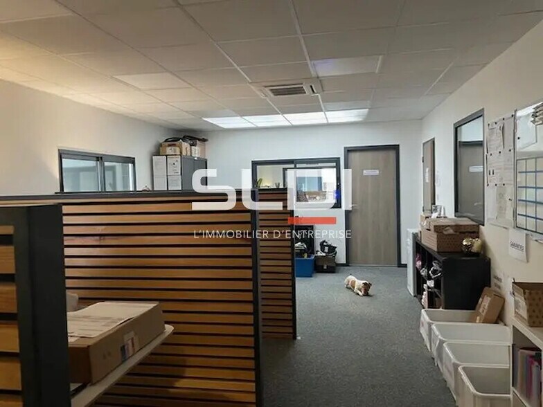 Flex in Décines-Charpieu for lease - Interior Photo - Image 3 of 14