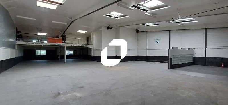 Flex in Ecquevilly for lease - Building Photo - Image 3 of 10