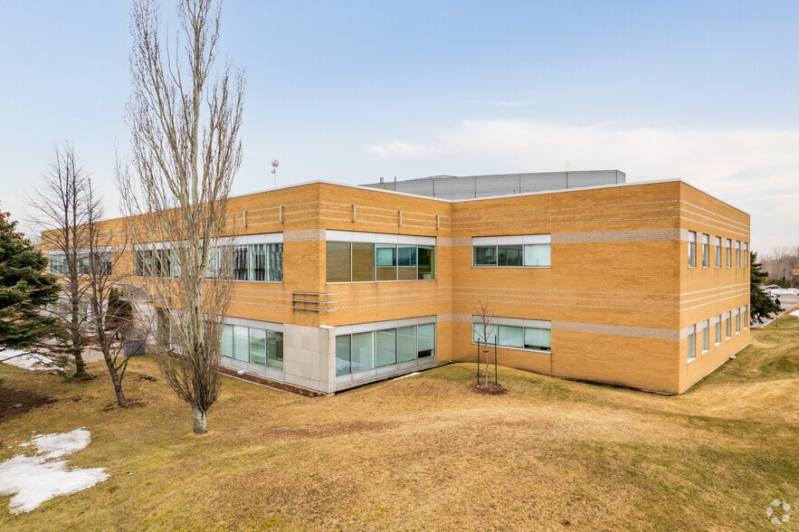 7210-7220 Rue Frederick-Banting, Saint-Laurent, QC for lease - Building Photo - Image 1 of 16