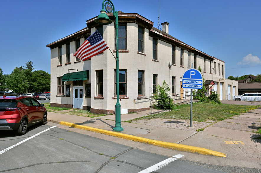 507 N Summit St, Spooner, WI for sale - Primary Photo - Image 1 of 1