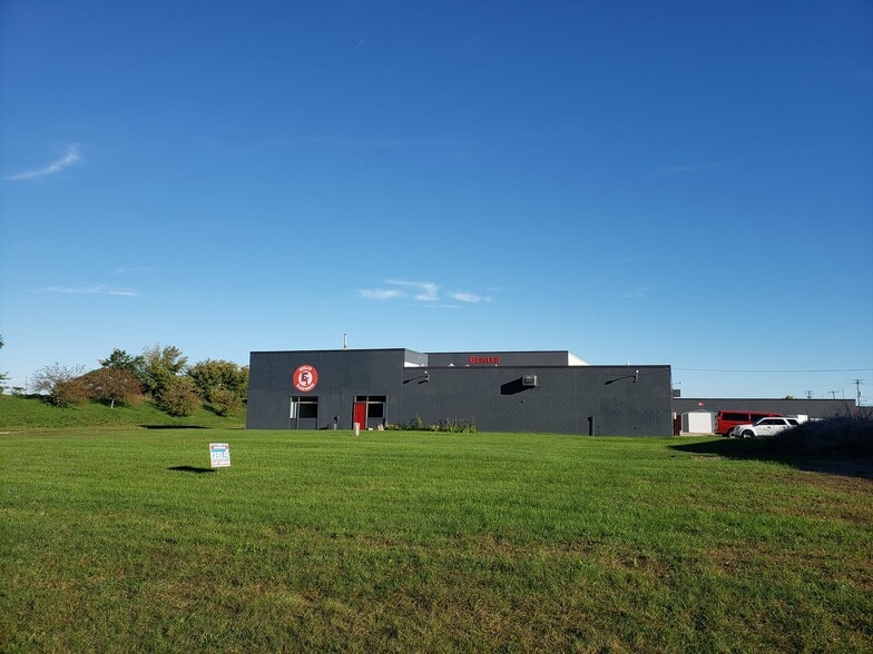 1406-1414 E Pine St, Midland, MI for lease - Building Photo - Image 3 of 24