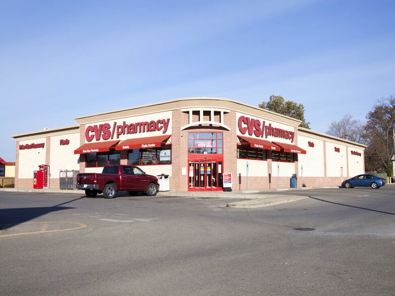 705 W Main St, Benton, IL for sale - Building Photo - Image 1 of 1