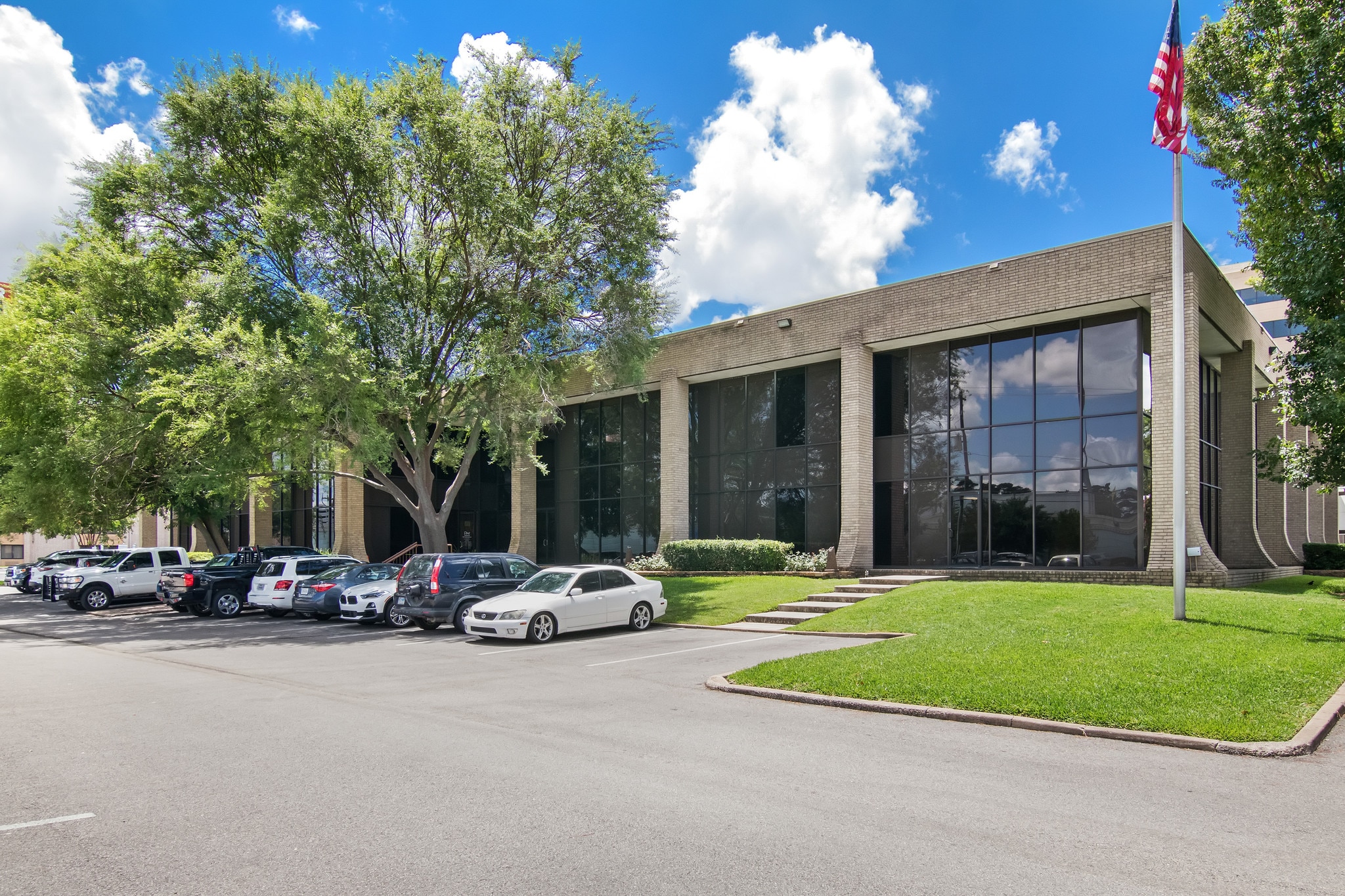 950 Threadneedle St, Houston, TX for lease Building Photo- Image 1 of 6