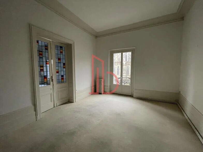 Office in Bordeaux for lease - Interior Photo - Image 2 of 4